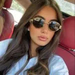 Cliente usando óculos Sun