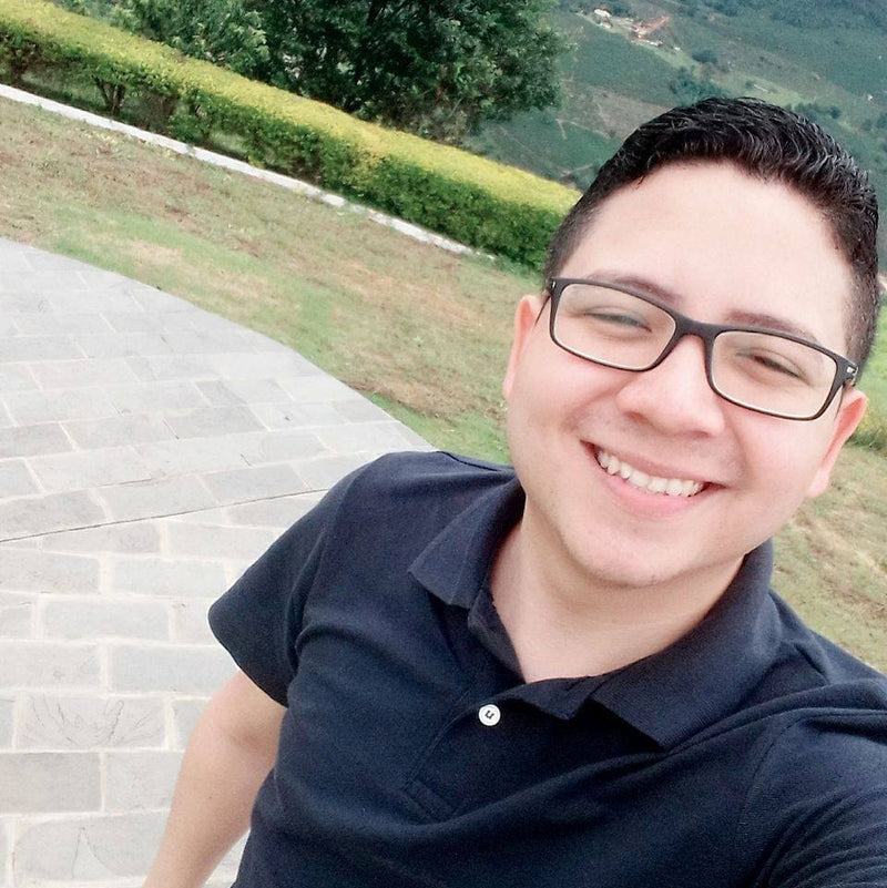 Cliente usando óculos Sun